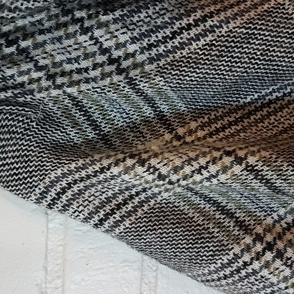 Modena Shawl - Picture 5 of 5